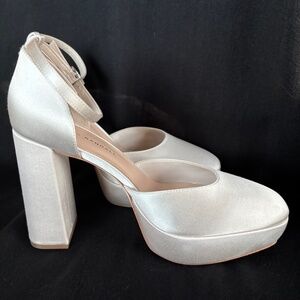 NIB Loeffler Randall Selina Platform Pumps In Cream Size 9B.